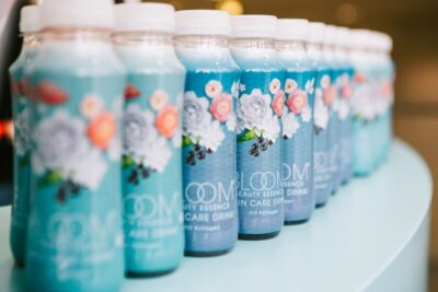 Der Skin Care Drink von Bloom Beauty Essence macht von innen schön.