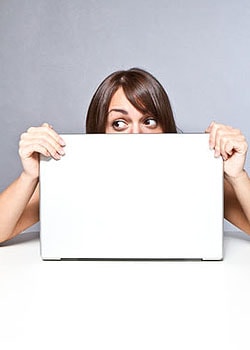 Cyberstalking kann eine enorme psychische Belastung darstellen; Bildquelle: Benicce - fotolia.com