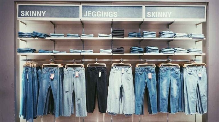 Aktuelle Denim Trends: Diese Jeans-Styles gehören 2020 in jeden Kleiderschrank