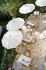 Terrasse in der Rosenvilla