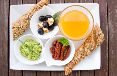 Frühstücksteller mit gesunden Nahrungsmitteln