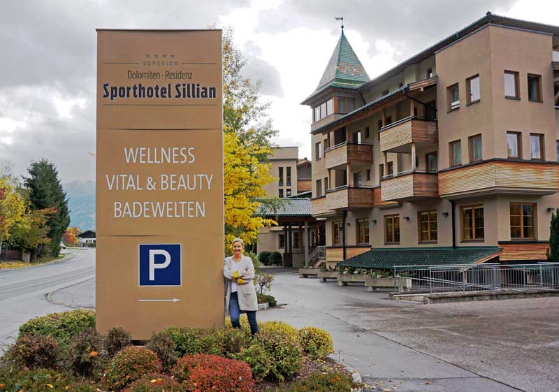Heike vor dem Sporthotel Sillian © Heike Wallner
