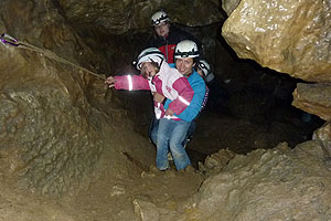 Beim Klettern in der Odelsteinhöhle