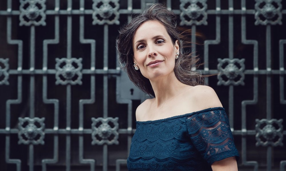 Anna Breitenöder unterstützt Solo-Unternehmerinnen ihr einzigartiges Potenzial in eine erfolgreiche Marke zu verwandeln.