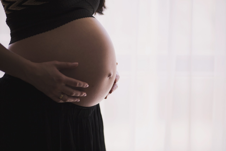 Schwangerschaft 30+: Pflege und Entspannung für werdende Mütter