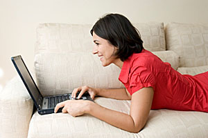 Online-Shopping mit virtueller Kreditkarte; © istockphoto, muharrem öner