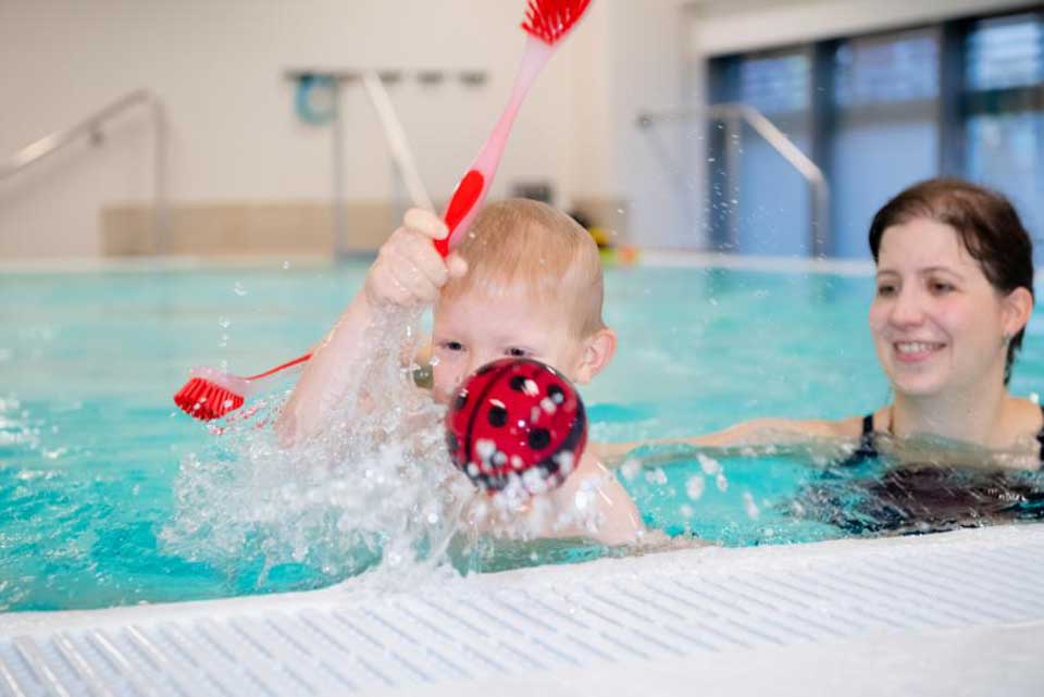 Ball und Wasser gehen immer gut zusammen