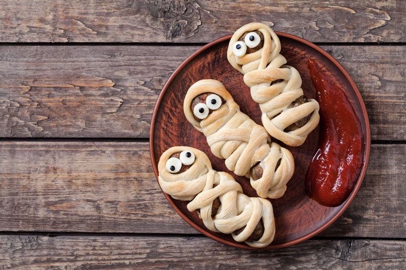 Würstchen-Mumien für die Halloween-Party