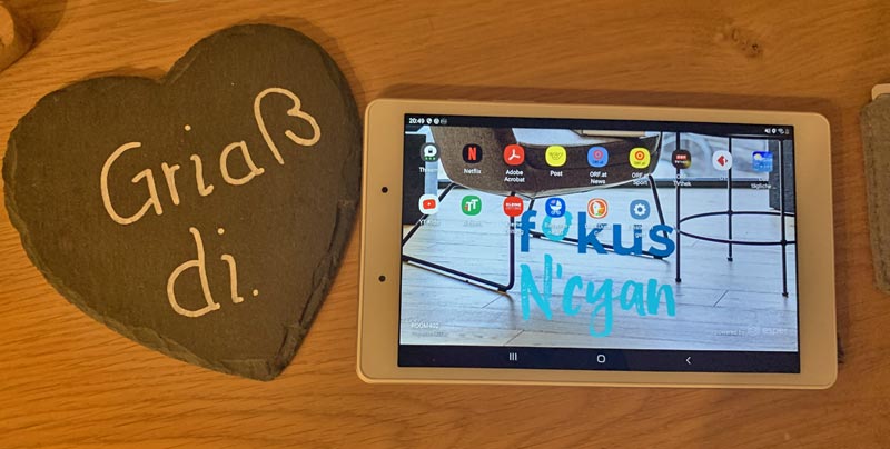 Hotel Das FoKus Willkommen mit Tablet