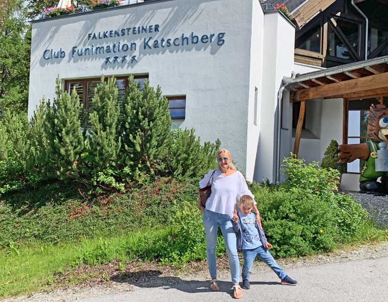 Heike vor dem Hotel Club Funimation Katschberg